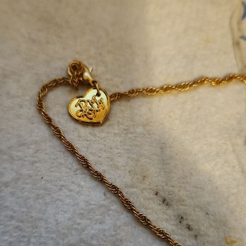 Elegant Gold Pendant Necklace - Picture 4 of 4
